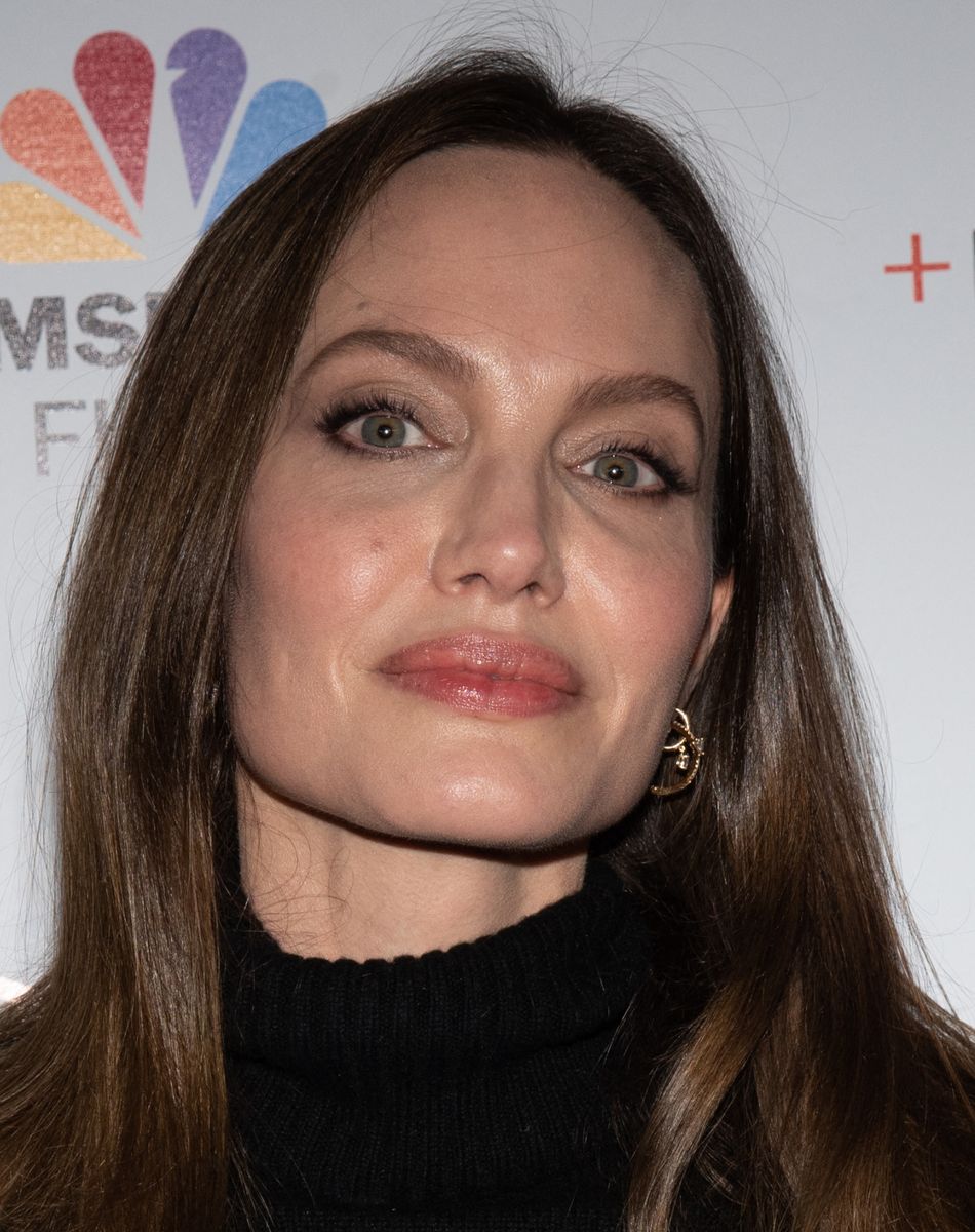Angelina Jolie - Première du film "Paper And Glue: A JR Project" à Los Angeles le 18 novembre 2021.