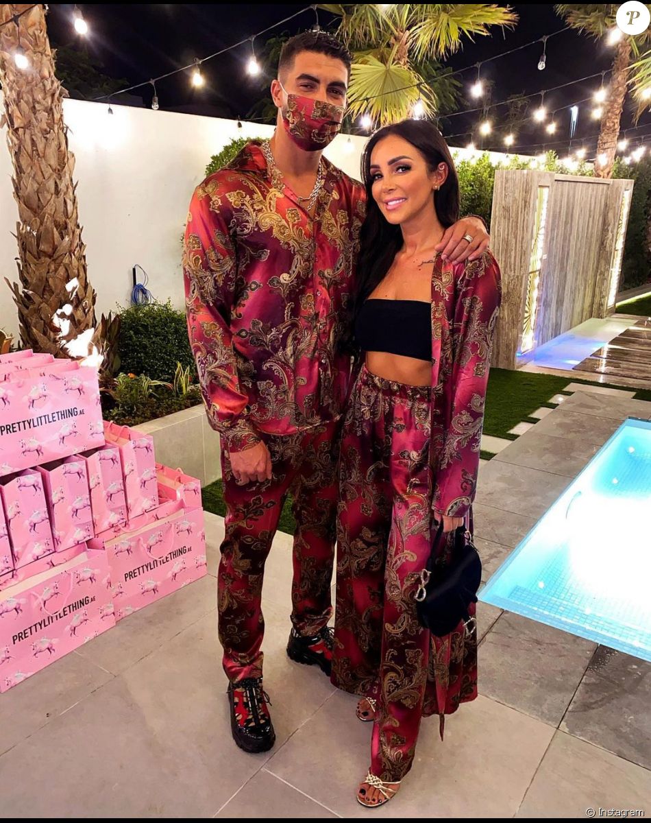 Fidji Ruiz en couple avec son amoureux Anas, charmant brun qui évolue comme rappeur à Dubaï.