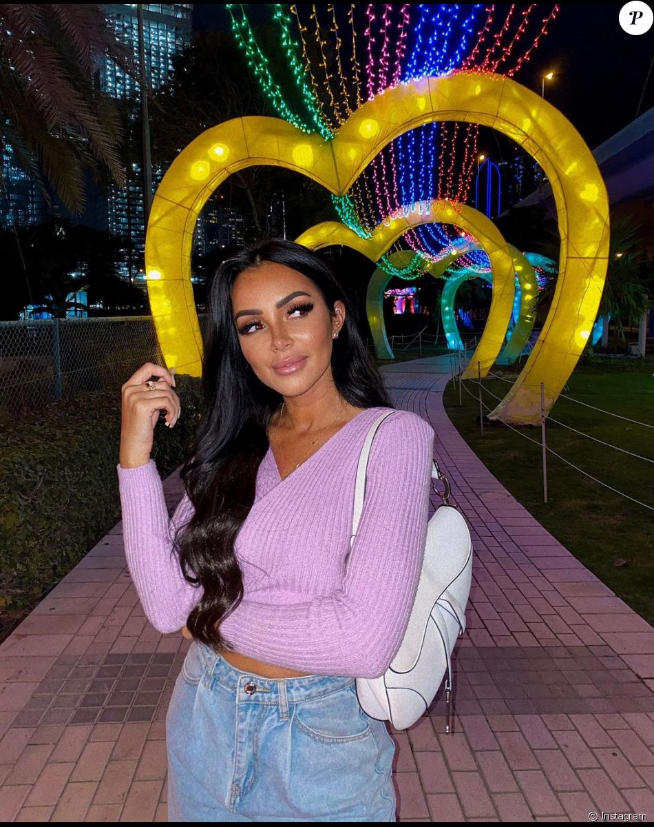 Fidji Ruiz en couple avec son amoureux Anas, charmant brun qui évolue comme rappeur à Dubaï.