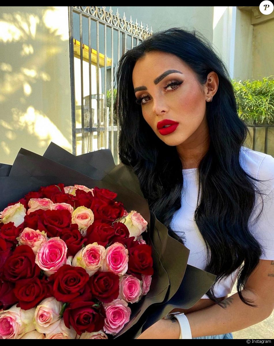 Fidji Ruiz en couple avec son amoureux Anas, charmant brun qui évolue comme rappeur à Dubaï.