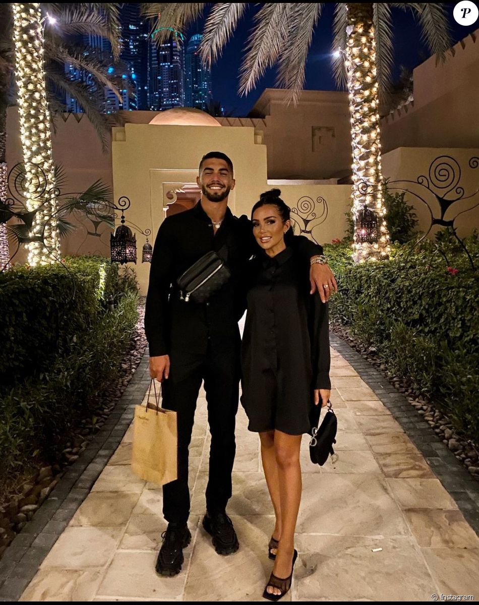 Fidji Ruiz en couple avec son amoureux Anas, charmant brun qui évolue comme rappeur à Dubaï.