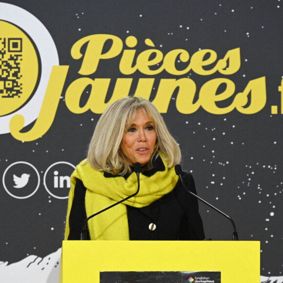 Brigitte Macron - Lancement de l'Opération Pièces Jaunes à La Poste Centrale du Louvre à Paris. Le 12 janvier 2022 © Coadic Guirec / Bestimage