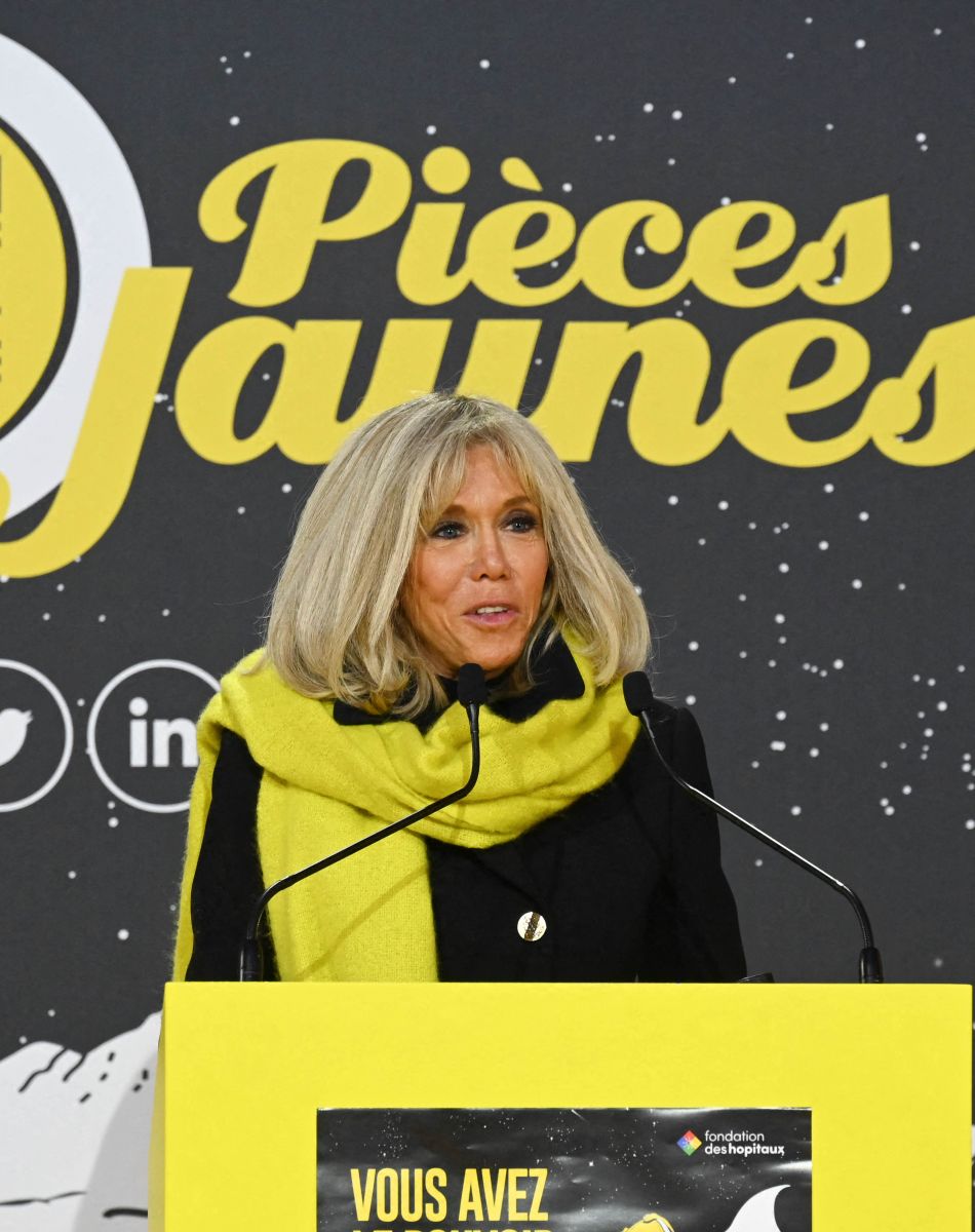 Brigitte Macron - Lancement de l'Opération Pièces Jaunes à La Poste Centrale du Louvre à Paris. Le 12 janvier 2022 © Coadic Guirec / Bestimage