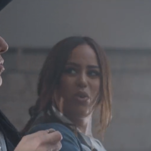 Amel Bent se dévoile enceinte dans la nouvelle bande-annonce de "The Voice" - Twitter