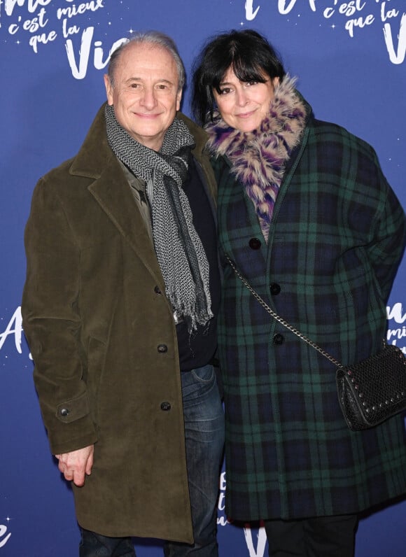 Patrick Braoudé et sa femme Guila - Avant-première du film "L'amour c'est mieux que la vie" au cinéma UGC Normandie à Paris. Le 17 janvier 2022. © Coadic Guirec/Bestimage