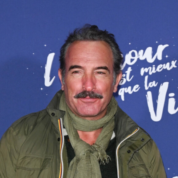 Jean Dujardin - Avant-première du film "L'amour c'est mieux que la vie" au cinéma UGC Normandie à Paris. Le 17 janvier 2022. © Coadic Guirec/Bestimage