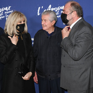 Brigitte Macron, Claude Lelouch et Eric Dupond-Moretti - Avant-première du film "L'amour c'est mieux que la vie" au cinéma UGC Normandie à Paris. Le 17 janvier 2022. © Coadic Guirec/Bestimage