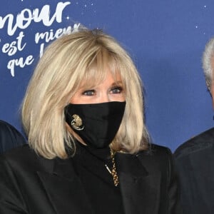 Brigitte Macron et Claude Lelouch - Avant-première du film "L'amour c'est mieux que la vie" au cinéma UGC Normandie à Paris. Le 17 janvier 2022. © Coadic Guirec/Bestimage