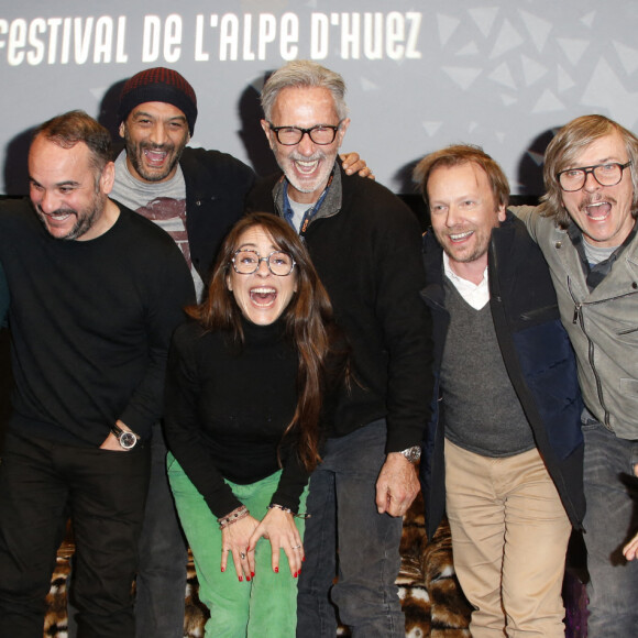 Michael Grégorio, Françoix-Xavier Demaison, Ramzy Bedia, Audrey Dana, Thierry Lhermitte, Laurent Stocker, Pascal Demolon (Hommes au bord de la crise de nerfs) - People lors de la 25ème édition du Festival international du film de comédie de l'Alpe d'Huez le 18 janvier 2022. © Christophe Aubert via Bestimage