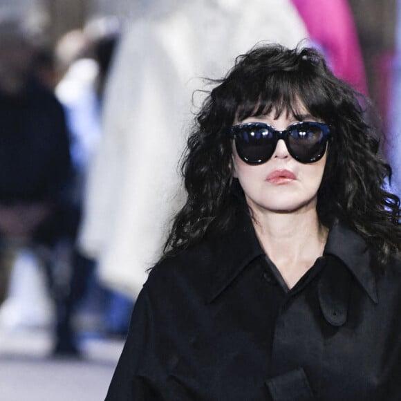 Isabelle Adjani - Défilé de mode prêt-à-porter automne-hiver 2022/2023 AMI lors de la fashion week de Paris. Le 19 janvier 2022