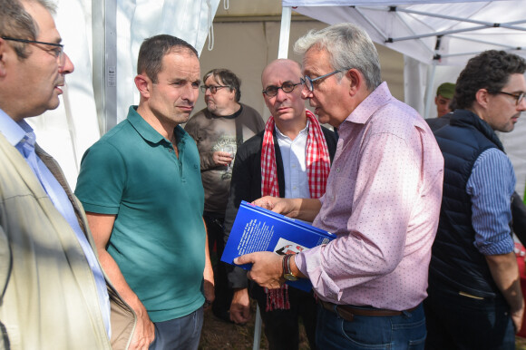 Pierre Laurent et Benoît Hamon sur le stand du Parti communiste français - Fête de l'Humanité au parc de la Courneuve, le 15 septembre 2018. © Lionel Urman/Bestimage