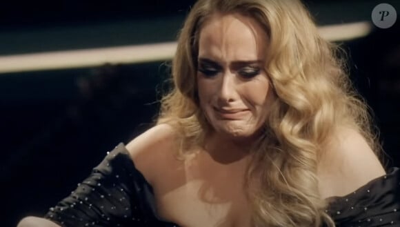 Adele sur le plateau de l'émission "An Audience With Adele" à Londres, le 21 novembre 2021. 