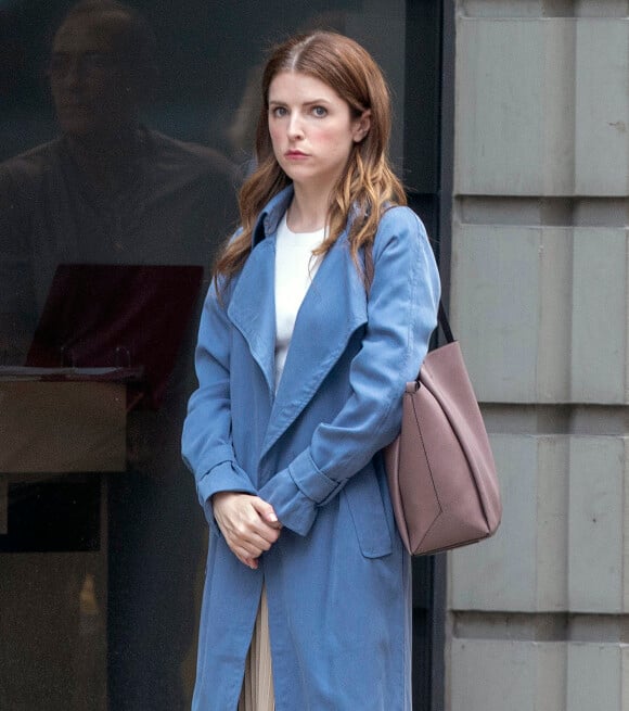 Anna Kendrick sur le tournage du film "Alice, Darling" à Toronto, le 19 juillet 2021. 