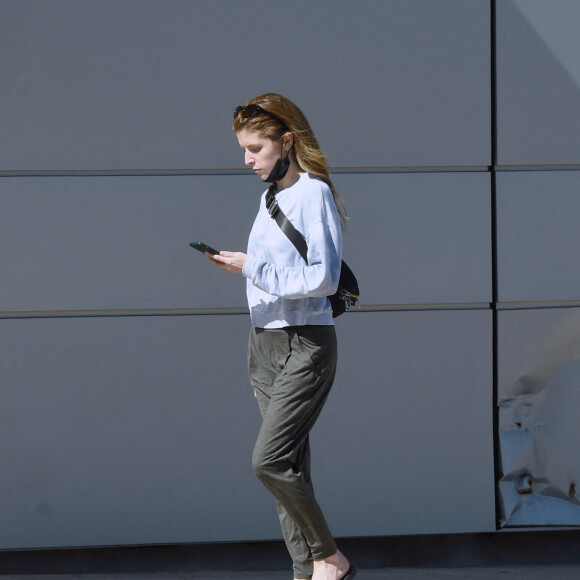 Anna Kendrick aperçue dans les rues de Los Angeles, le 29 juillet 2021. 