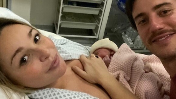 Cindy Poumeyrol maman pour la 2e fois : le visage de bébé dévoilé, panique à l'accouchement !
