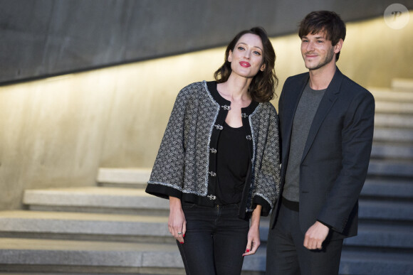 Gaspard Ulliel et sa compagne Gaëlle Pietri - People au Photocall du défilé Chanel Croisière "Paris-Séoul" au Dongdaemun Design Plaza de Séoul