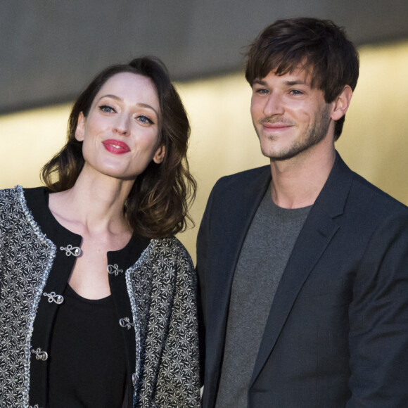 Gaspard Ulliel et sa compagne Gaëlle Pietri - People au Photocall du défilé Chanel Croisière "Paris-Séoul" au Dongdaemun Design Plaza de Séoul