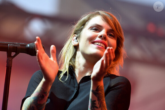 Coeur de Pirate en concert lors du 67ème festival "Nuits du Sud", place du Grand Jardin, à Vence. Le 2 août 2019 © Lionel Urman / Bestimage