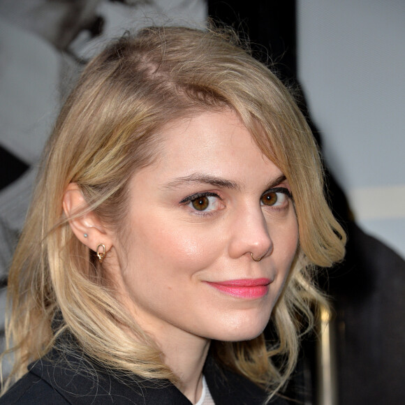 Béatrice Martin (Coeur de pirate) arrivant au défilé de mode "Alexis Mabille", collection prêt-à-porter Automne-Hiver à Paris. © CVS/Veeren/Bestimage 