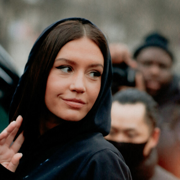 Adèle Exarchopoulos arrive au défilé Paco Rabanne 2022-2023 pendant la Fashion Week de Paris au Palais de Tokyo le 23 janvier 2022. Photo by Marie-Paola Bertrand-Hillion/ABACAPRESS.COM