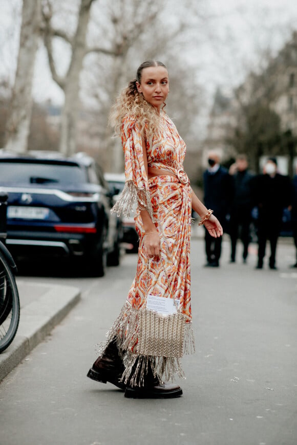 Carla Ginola arrive au défilé Paco Rabanne 2022-2023 pendant la Fashion Week de Paris au Palais de Tokyo le 23 janvier 2022. Photo by Marie-Paola Bertrand-Hillion/ABACAPRESS.COM
