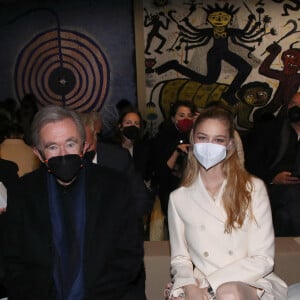 Bernard Arnault et Beatrice Borromeo au front row du défilé Dior Haute Couture Printemps/Été 2022 dans le cadre de la Fashion Week de Paris, France, le 24 janvier 2022. © Rindoff-Borde/Bestimage 