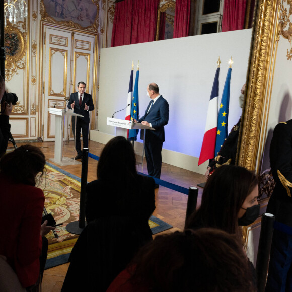 Le premier ministre Jean Castex et Olivier Véran, ministre de la santé dévoilant les nouvelles mesures de restriction contre la Covid-19 le 20 janvier 2022