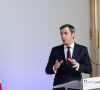 Olivier Véran, ministre de la santé dévoilant les nouvelles mesures de restriction contre la Covid-19 le 20 janvier 2022