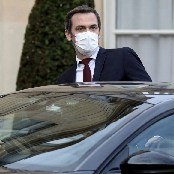 Olivier Véran, ministre de la Santé et des Solidarités à la sortie du conseil des ministres, au palais de l'Elysée, à Paris, France, le 20 janvier 2022.