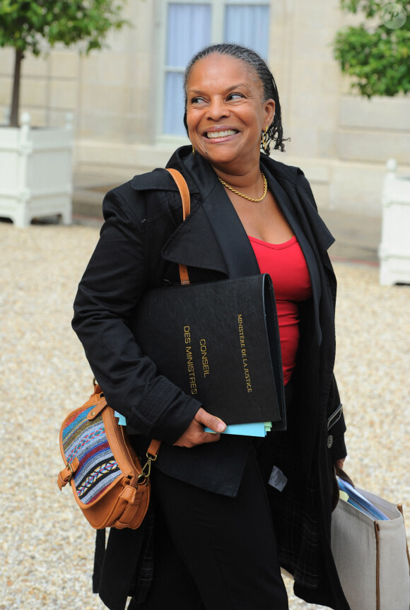 Christiane Taubira à la sortie du conseil des ministres en 2008