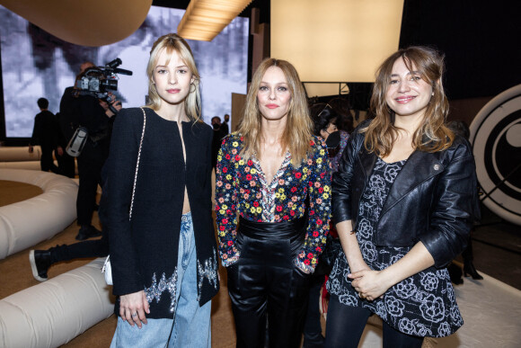 Angèle, Vanessa Paradis et Izïa Higelin assistent au 2ème défilé de mode Haute-Couture 2022 "Chanel" au Grand Palais Ephémère à Paris. Le 25 janvier 2022 © Olivier Borde / Bestimage