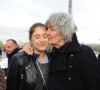 Jacques Higelin et sa fille Izïa manifestent au Trocadéro de Paris. Le 17 avril 2012. @Ammar Abd Rabbo/ABACAPRESS.COM