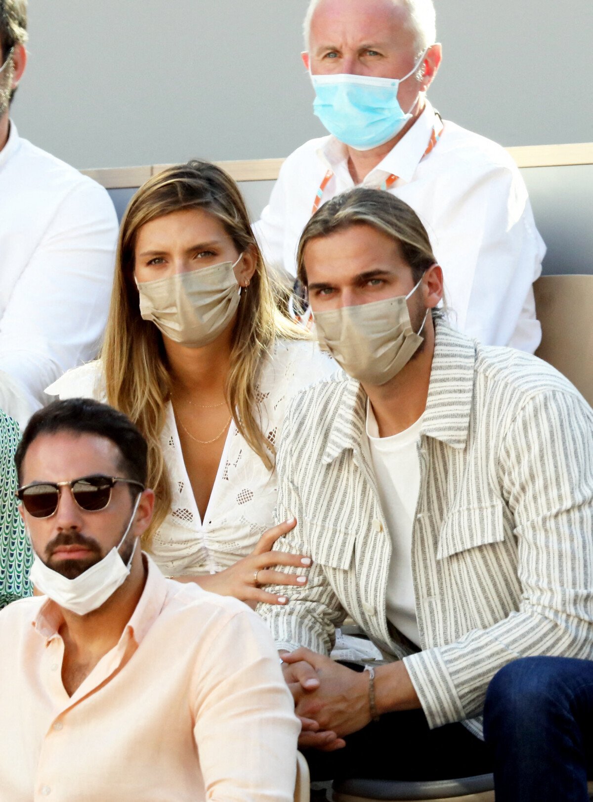 Photo : Camille Cerf et son compagnon Théo Fleury dans les tribunes