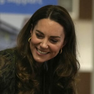 Catherine (Kate) Middleton, duchesse de Cambridge, en visite dans les bureaux de l'association Shout. Londres, le 26 janvier 2022.