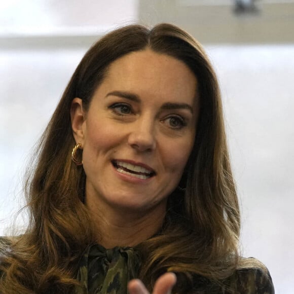 Catherine (Kate) Middleton, duchesse de Cambridge, en visite dans les bureaux de l'association Shout. Londres, le 26 janvier 2022.