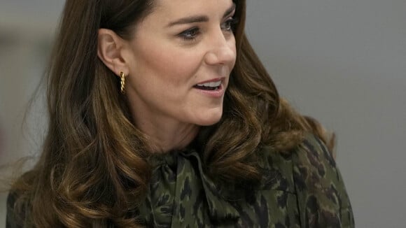 Kate Middleton surprend en léopard, talons hauts et créoles dénichées chez... ASOS !