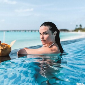 Capucine Anav fiancée à Victor, aux Maldives ?