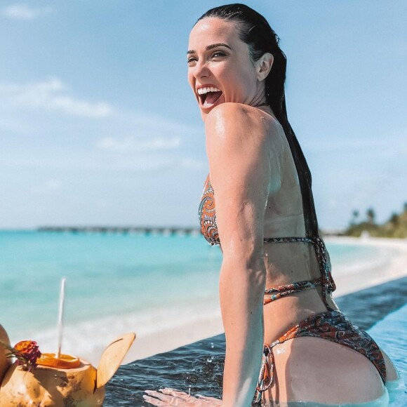 Capucine Anav fiancée à Victor, aux Maldives ?