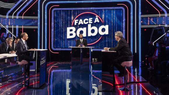 Extrait de l'émission Face à Baba présentée par Cyril Hanouna. Il a reçu Jean-Luc Mélenchon qui a débattu avec Eric Zemmour
