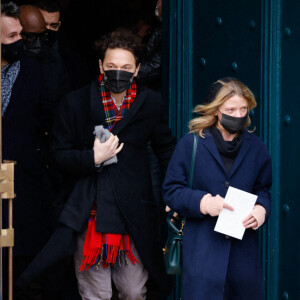 Le chanteur Raphaël et sa compagne Mélanie Thierry - Sorties des obsèques (bénédiction) de Gaspard Ulliel en l'église Saint-Eustache à Paris. Le 27 janvier 2022 © Jacovides-Moreau / Bestimage