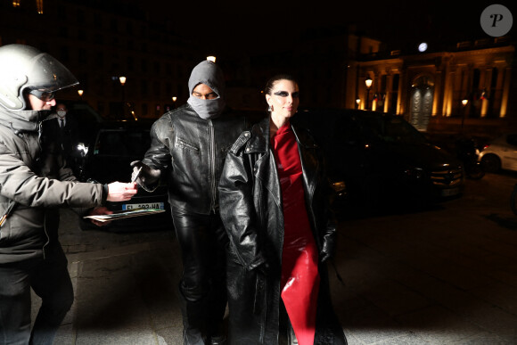 Kanye West (Ye) et sa compagne Julia Fox se rendent dans les ateliers de couture Rick Owens dans le cadre de la Fashion Week de Paris, le 23 janvier 2022. © Da Silva-Perusseau/Bestimage