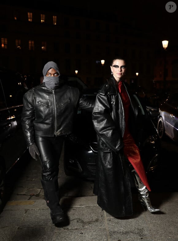 Kanye West (Ye) et sa compagne Julia Fox se rendent dans les ateliers de couture Rick Owens dans le cadre de la Fashion Week de Paris, le 23 janvier 2022. © Da Silva-Perusseau/Bestimage