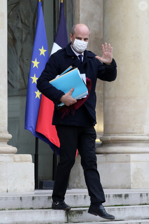 Le ministre de l'éducation Jean-Michel Blanquer à la sortie du conseil des ministres, le 26 janvier 2022, au palais de l'Elysée, à Paris.