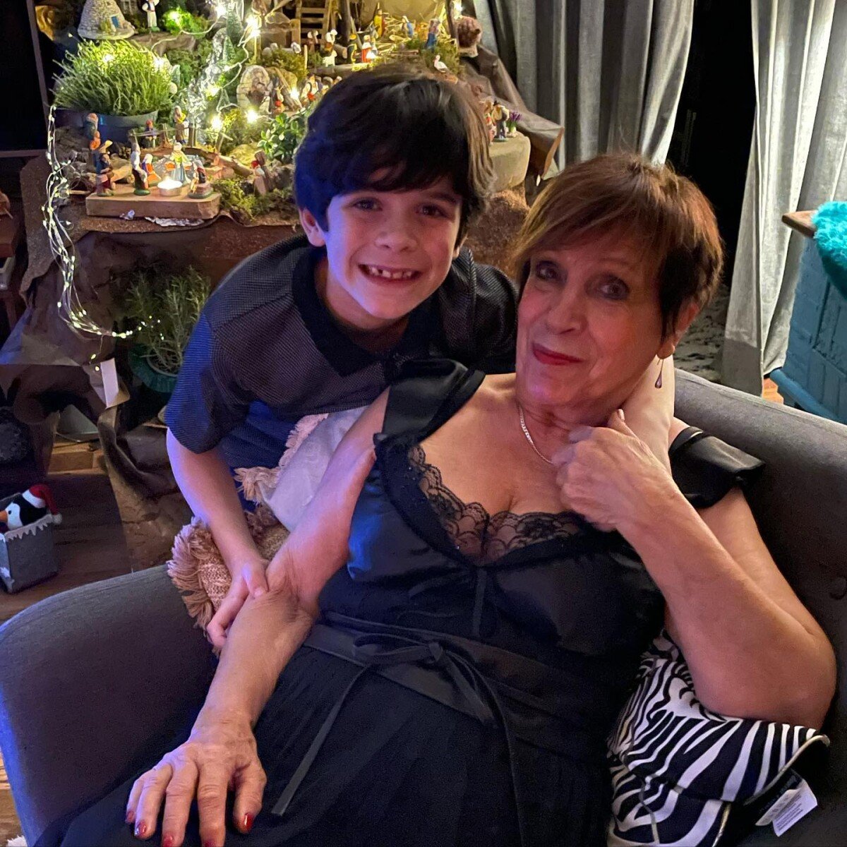 Photo : Gabriel, le fil de Pierre et Frédérique de "L'amour est dans le  pré", avec sa grand-mère - Purepeople