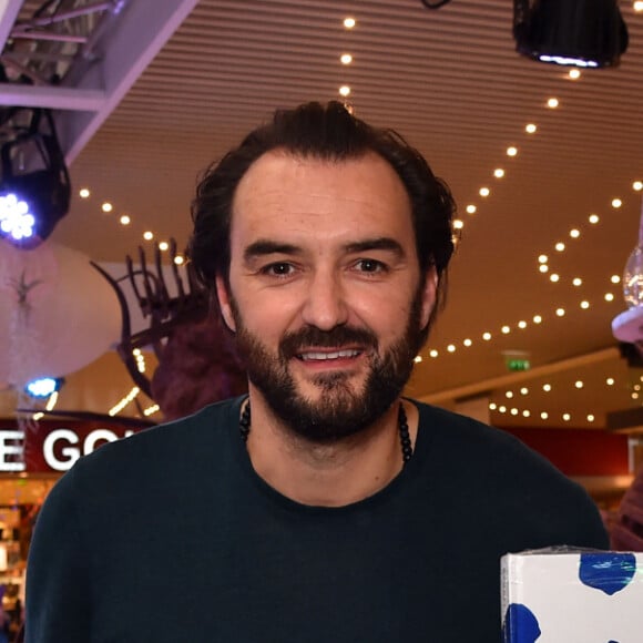 Exclusif - Cyril Lignac est l'invité de la semaine dédiée au chocolat organisée par CAP 3000, la galerie commerciale de Saint-Laurent du Var, le 31 octobre 2017.  © Bruno Bebert/Bestimage 