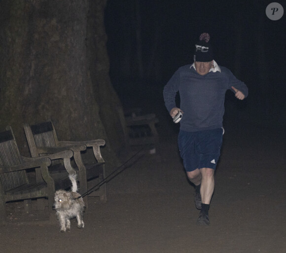 Le Premier ministre Boris Johnson fait son jogging avec son Jack Russell "Dilyn" dans le centre de Londres, Royaume Uni, le 26 janvier 2022.