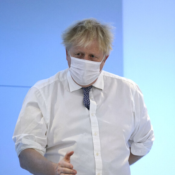 Le Premier ministre britannique Boris Johnson visite le centre "Rutherford Diagnostic" à Taunton, le 20 janvier 2022.