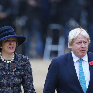 Theresa May et Boris Johnson - La reine Elisabeth II d'Angleterre et le prince Philip, duc d'Edimbourg reçoivent le président de Colombie Juan Manuel Santos et sa femme, la première dame colombienne Maria Clemencia Rodriguez de Santos lors de la parade de la garde à cheval à Londres, le 1er novembre 2016, lors de la visite officielle du couple présidentiel colombien