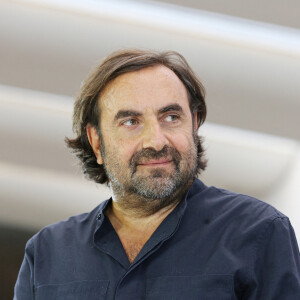 André Manoukian participe a l'évènement Lumières sur une métamorphose à la Gare Montparnasse le 24 septembre 2021 © Panoramic / Bestimage