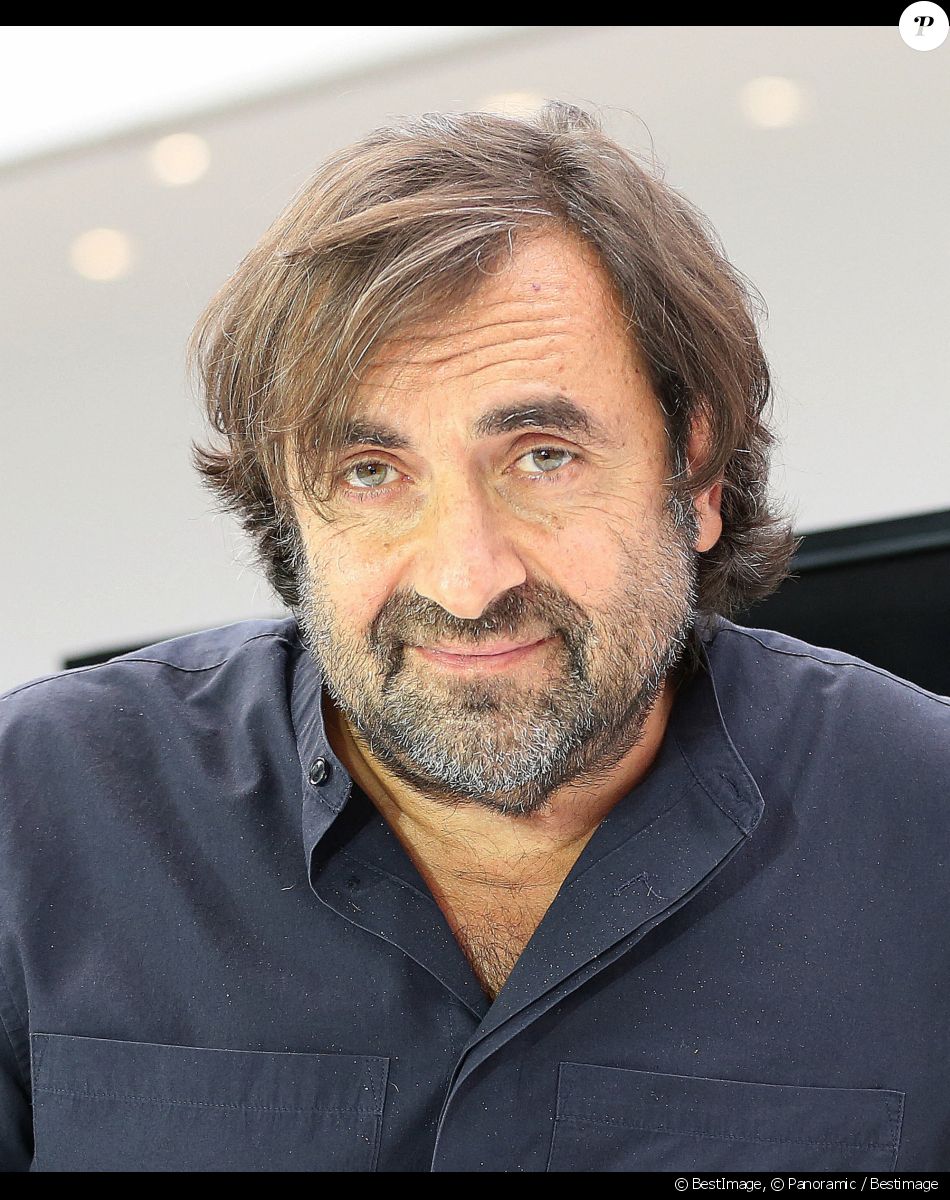 André Manoukian participe a l'évènement Lumières sur une métamorphose à la Gare Montparnasse le 24 septembre 2021 © Panoramic / Bestimage